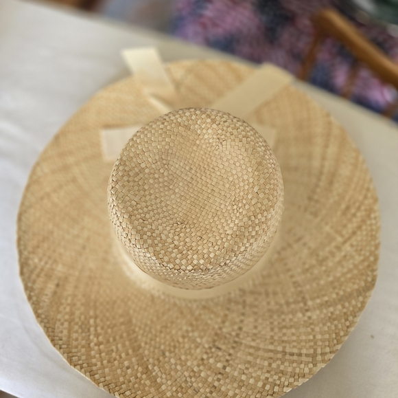 Five beautiful straw hats + hat box! - Picture 13 of 16